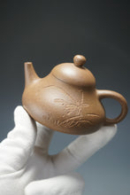 Load image into Gallery viewer, Lao Duanni Hulupiao yixing Teapot with Carving of Flower 老段泥葫芦瓢带刻 150ml