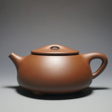 Load image into Gallery viewer, Lao Zini from Huanglong Shan No.5 Mine Manpiao Yixing Teapot 五号井老紫泥满瓢 430ml