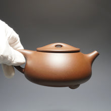 Load image into Gallery viewer, Lao Zini from Huanglong Shan No.5 Mine Manpiao Yixing Teapot 五号井老紫泥满瓢 430ml