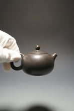 Load image into Gallery viewer, 120ml Xishi Dark Grey Nixing Teapot by Li Wenxin 李文新泥兴西施 (深)