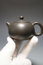 Load image into Gallery viewer, 120ml Xishi Dark Grey Nixing Teapot by Li Wenxin 李文新泥兴西施 (深)