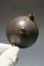 Load image into Gallery viewer, Grey 125ml Dragon Egg Nixing Teapot by Li Wenxin 李文新坭兴龙蛋壶 (深)
