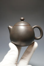 Load image into Gallery viewer, Grey 125ml Dragon Egg Nixing Teapot by Li Wenxin 李文新坭兴龙蛋壶 (深)