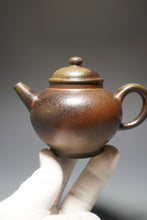 Load image into Gallery viewer, Wood Fired Lao Zini Julunzhu Yixing Teapot 柴烧老紫泥巨轮珠 200ml