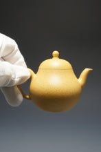 Load image into Gallery viewer, Fully Handmade Handpicked Lipini Pear by Chen Fusheng 全手工陈浮生梨皮绿泥梨形 100ml