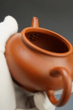 Load image into Gallery viewer, Fully Handmade Hongpilong Shuiping Yixing Teapot by Tang Mengfei 全手工汤梦飞红皮龙寅春水平 140ml