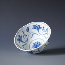 Load image into Gallery viewer, Wood Fired Qinghua Lillies Jingdezhen Porcelain Teacup 柴窑青花百合杯 140ml