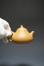 Load image into Gallery viewer, Huangjin Duan Melon Yixing Teapot 黄金段匏瓜 140ml