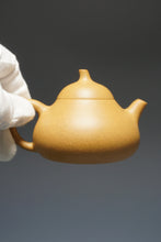 Load image into Gallery viewer, Huangjin Duan Melon Yixing Teapot 黄金段匏瓜 140ml