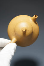 Load image into Gallery viewer, Huangjin Duan Melon Yixing Teapot 黄金段匏瓜 140ml