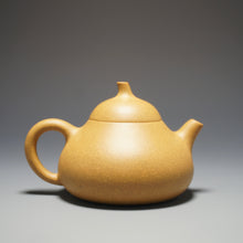 Load image into Gallery viewer, Huangjin Duan Melon Yixing Teapot 黄金段匏瓜 140ml