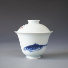 Load image into Gallery viewer, Qinghua Youlihong Fish Jingdezhen Porcelain Gaiwan 青花釉里红八大山人风格鱼石盖碗 120ml