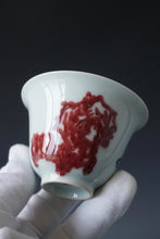 Load image into Gallery viewer, Qinghua Youlihong Fish Jingdezhen Porcelain Gaiwan 青花釉里红八大山人风格鱼石盖碗 120ml