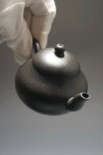Load image into Gallery viewer, Heini (Wuhui Zhuni) Pear Yixing Teapot 焐灰朱泥梨形 115ml