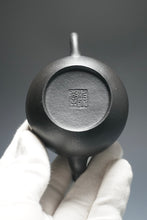 Load image into Gallery viewer, Heini (Wuhui Zhuni) Pear Yixing Teapot 焐灰朱泥梨形 115ml