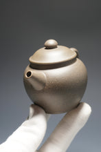 Load image into Gallery viewer, Qingduan Julun Yixing Teapot 青段巨轮珠 150ml