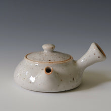 Load image into Gallery viewer, Inge Nielsen Shino Flat Kyusu 80ml