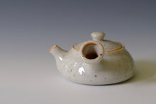 Load image into Gallery viewer, Inge Nielsen Shino Flat Kyusu 80ml