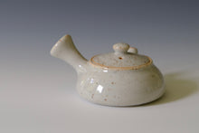 Load image into Gallery viewer, Inge Nielsen Shino Flat Kyusu 80ml