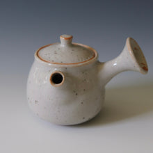 Load image into Gallery viewer, Inge Nielsen Shino Kyusu 70ml