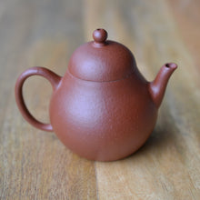 Load image into Gallery viewer, Used Zhuni Dahongpao Tall Pear Yixing Teapot 朱泥大红袍高梨形壶 135ml