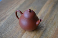 Load image into Gallery viewer, Used Zhuni Dahongpao Tall Pear Yixing Teapot 朱泥大红袍高梨形壶 135ml