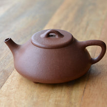 Load image into Gallery viewer, Used Jiangponi Shipiao Yixing Teapot 降坡泥石瓢 150ml
