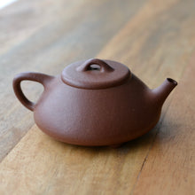 Load image into Gallery viewer, Used Jiangponi Shipiao Yixing Teapot 降坡泥石瓢 150ml