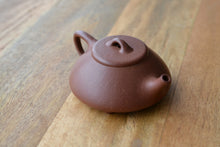 Load image into Gallery viewer, Used Jiangponi Shipiao Yixing Teapot 降坡泥石瓢 150ml