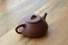 Load image into Gallery viewer, Used Jiangponi Shipiao Yixing Teapot 降坡泥石瓢 150ml