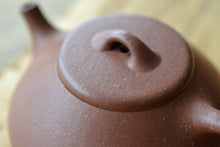 Load image into Gallery viewer, Used Jiangponi Shipiao Yixing Teapot 降坡泥石瓢 150ml