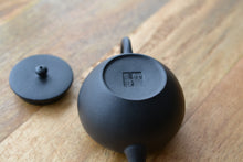 Load image into Gallery viewer, Demo Heini (Wuhui Zhuni) Yuzhenzhiwan Yixing Teapot 焐灰朱泥玉珍之玩 125ml