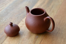 Load image into Gallery viewer, Used Zhuni Dahongpao Tall Pear Yixing Teapot 朱泥大红袍高梨形壶 135ml