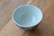 Load image into Gallery viewer, Qinghua Landscape Chicken Heart Jingdezhen Porcelain Teacup, 重工青花山水鸡心杯