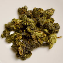 Load image into Gallery viewer, Wild Lishan High Mountain Oolong Tea 野放梨山高山茶 Winter 2023