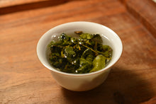 Load image into Gallery viewer, Wild Lishan High Mountain Oolong Tea 野放梨山高山茶 Winter 2023