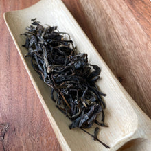 Load image into Gallery viewer, 2015 Autumn Keyixing BOHETANG YIWU Raw Pu'er Tea Cake 易武薄荷塘青饼
