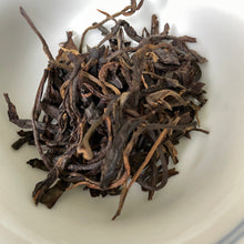 Load image into Gallery viewer, 2015 Autumn Keyixing BOHETANG YIWU Raw Pu'er Tea Cake 易武薄荷塘青饼