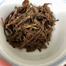 Load image into Gallery viewer, 2015 Autumn Keyixing BOHETANG YIWU Raw Pu'er Tea Cake 易武薄荷塘青饼
