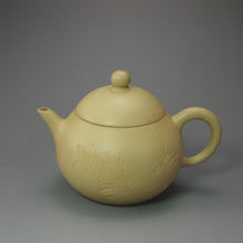 Load image into Gallery viewer, Demo Benshan Lüni Fat Pear Yixing Teapot with Carvings of Lotus Pond 本山绿泥刻绘荷塘月色壶 180ml