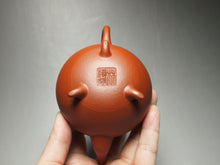 Load image into Gallery viewer, Zhuni Three Leg Shuiping Yixing Teapot 朱泥三足水平 150ml