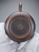 Load image into Gallery viewer, 140ml Pear Nixing Teapot by Wu Sheng Sheng 吴盛胜坭兴梨形