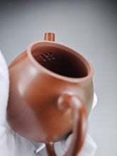 Load image into Gallery viewer, 145ml Oval Nixing Teapot with Yaobian No. 2 by Li Wenxin 李文新阴阳梨形