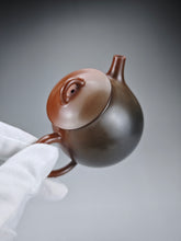 Load image into Gallery viewer, 145ml Oval Nixing Teapot with Yaobian No. 2 by Li Wenxin 李文新阴阳梨形