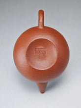 Load image into Gallery viewer, Zhuni Dahongpao Yinchun Shuiping Yixing Teapot 朱泥大红袍寅春水平 105ml