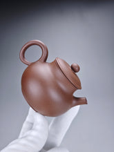 Load image into Gallery viewer, Lao Zini GuWeng Yixing Teapot 老紫泥古瓮 145ml