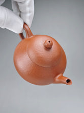 Load image into Gallery viewer, Zhuni Dahongpao Pear Yixing Teapot 朱泥大红袍梨形 120ml