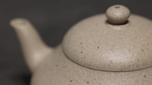 Load image into Gallery viewer, Baiyuduan Pear Yixing Teapot 白玉段梨形壶 140ml