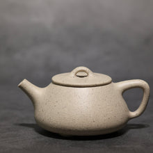 Load image into Gallery viewer, Baiyuduan Little Shipiao Yixing Teapot 白玉段小石瓢 110ml