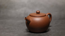 Load image into Gallery viewer, 5 Colour Clay Hengyu Lianzi Yixing Teapot 五色土紫砂亨裕莲子 125ml
